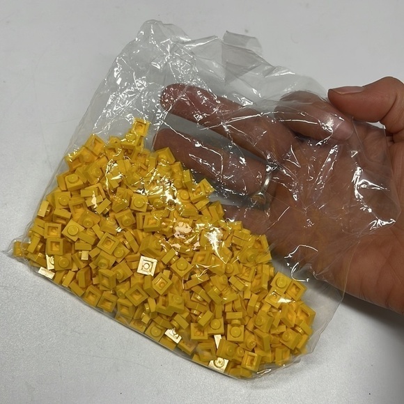 LEGO 40179 Personalized Mosaic Portrait Yellow Pieces (OPENED BAG) - Picture 2 of 2